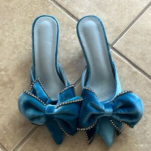 Gorgeous vintage blue velvet bow rhinestone (35) kitten heel
